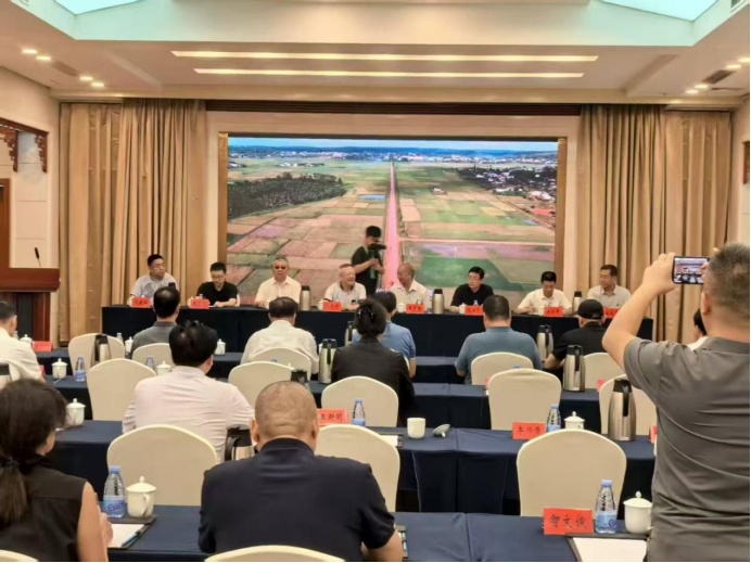 王仕军书记应邀出席乡村振兴与生态旅游高质量发展高峰论坛新闻发布会并发表致辞1819