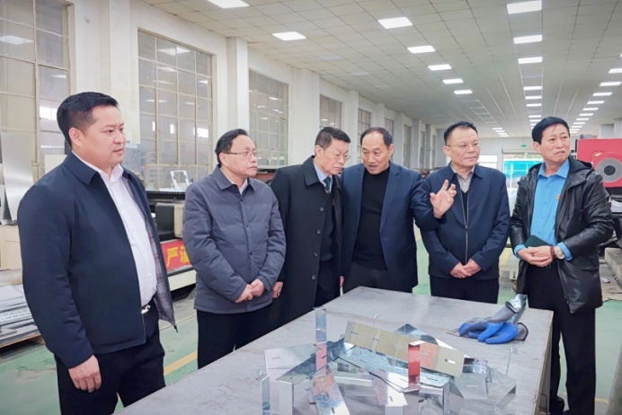 两会精神领航 十五五谋篇布局 新时代党建引领走基层赋能民企0021149